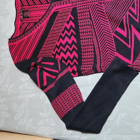 Alison Sheri Sweater - Picture 2 of 9